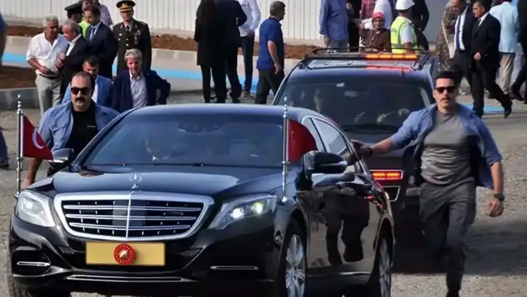 Çakarlı Araçlara Büyük Darbe! 10 Binden Fazlası Ceza Yedi...