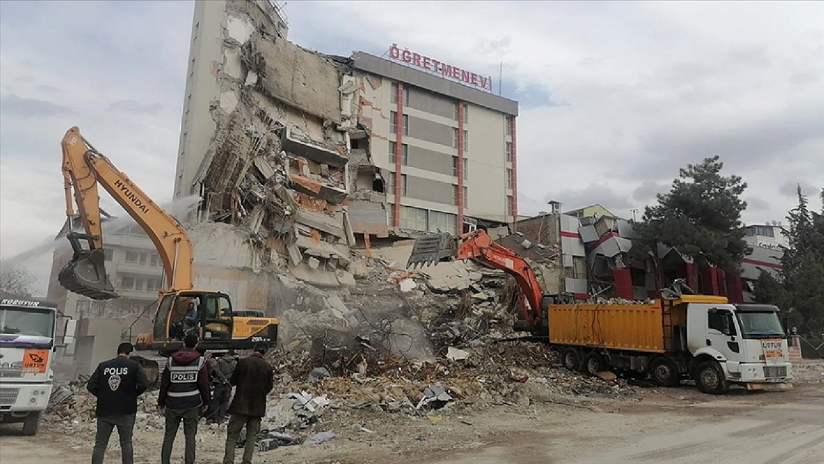 Maliye Vurguncuların Yerine Depremzedelerin Peşine Düştü?