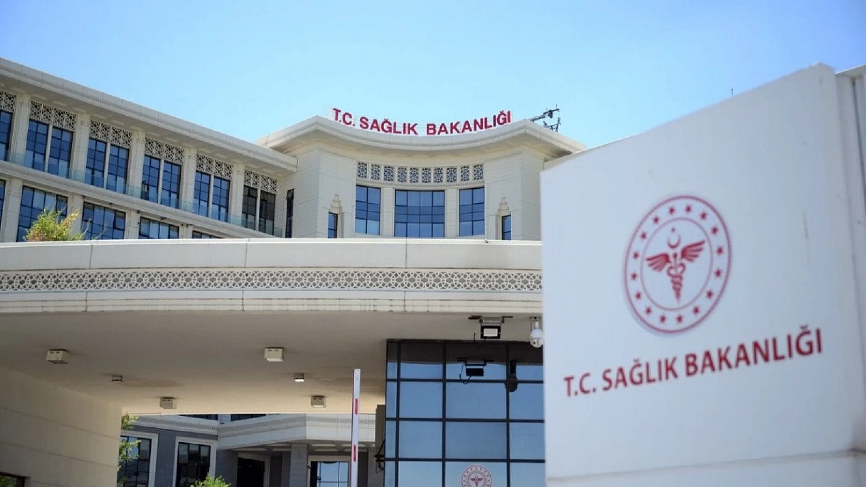 Sağlık Bakanı Açıkladı: 18 bin personel alım tarihi belli oldu…