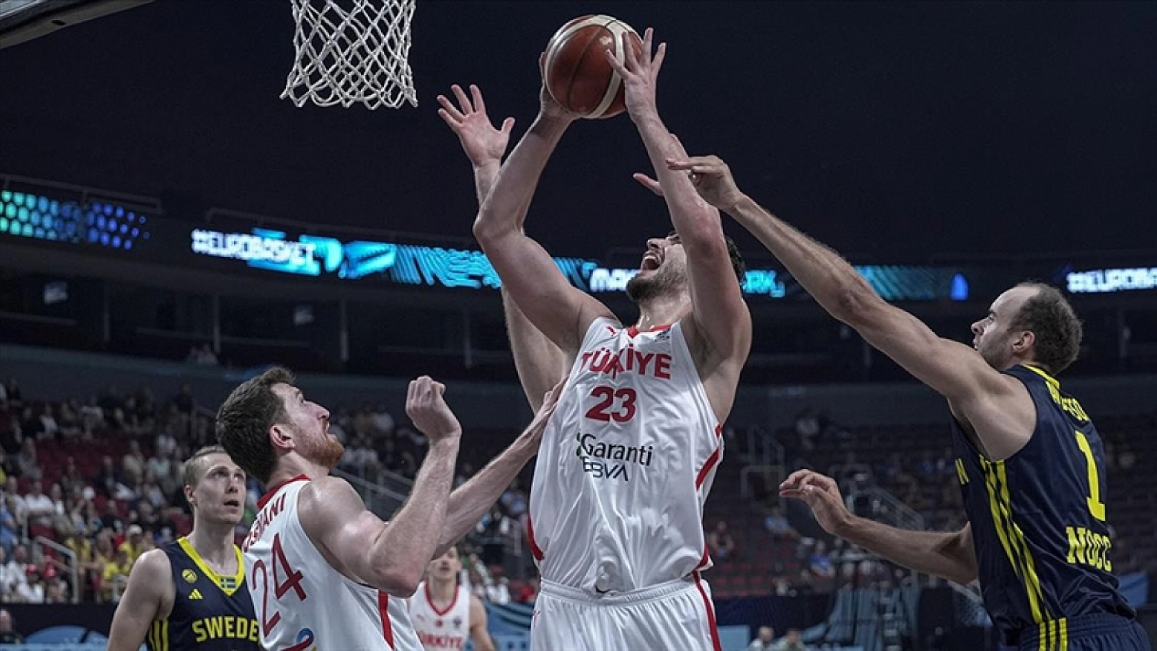 İsveç'i yıkan 12 Dev Adam çeyrek finalde