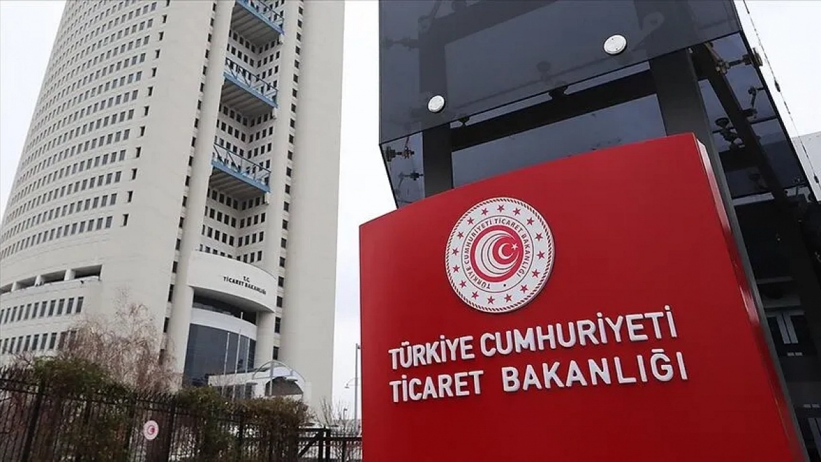 Sosyal medyadaki kaçak ilanlara Ticaret Bakanlığı freni: 82 işletmeye, 8,2 milyon TL ceza
