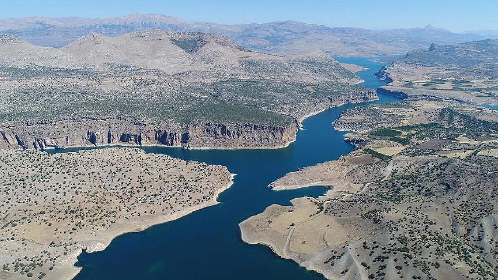 Elektrik Üretiminde Kilit Rol Oynuyor: Yarım Asırlık Barajdan Besleniyor… Fırat Nehri'nin Kalbi Malatya'da Atıyor