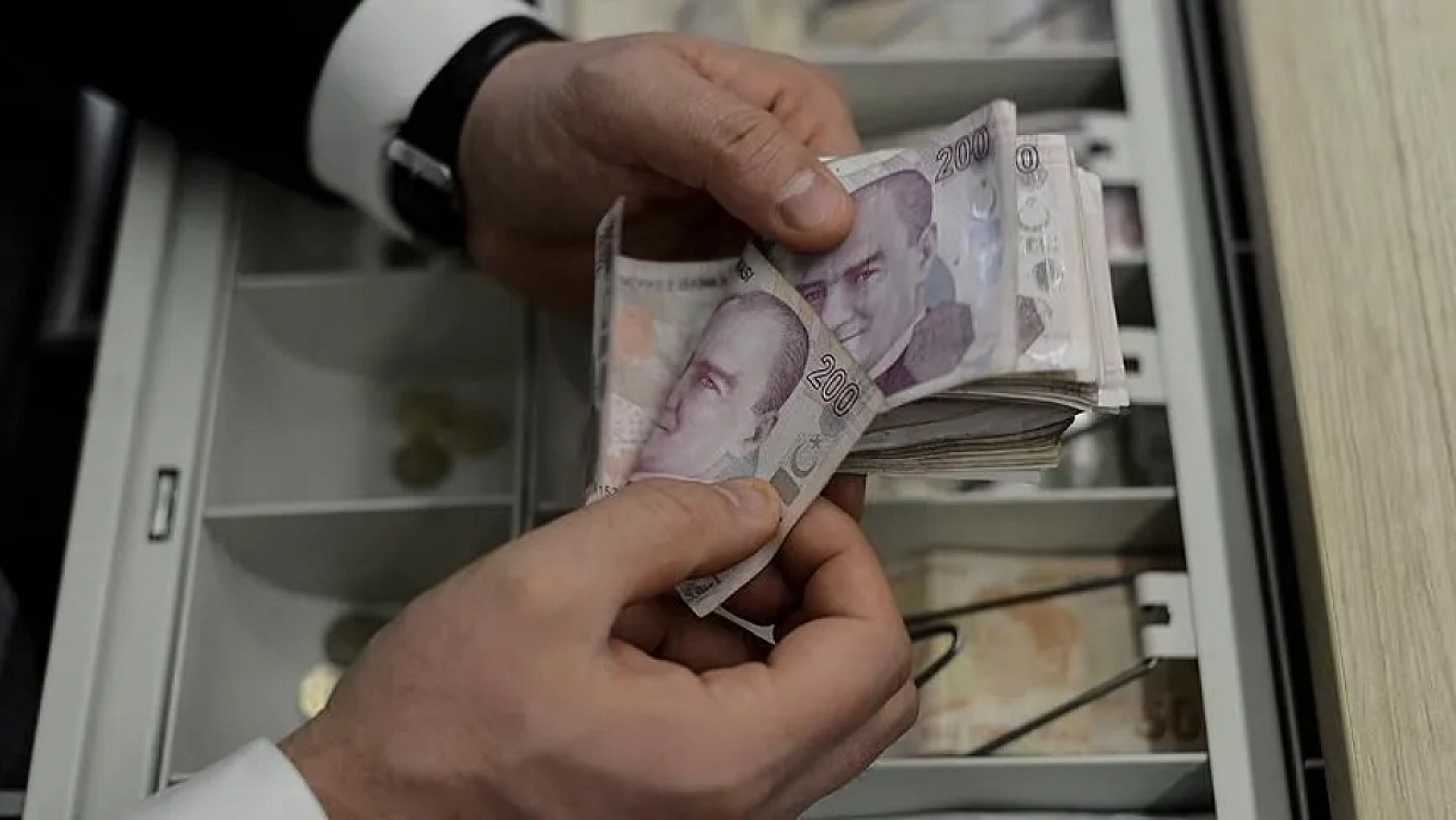 Bakan Yumaklı müjdeyi verdi: 634,3 milyon TL hesaplara yatırıldı