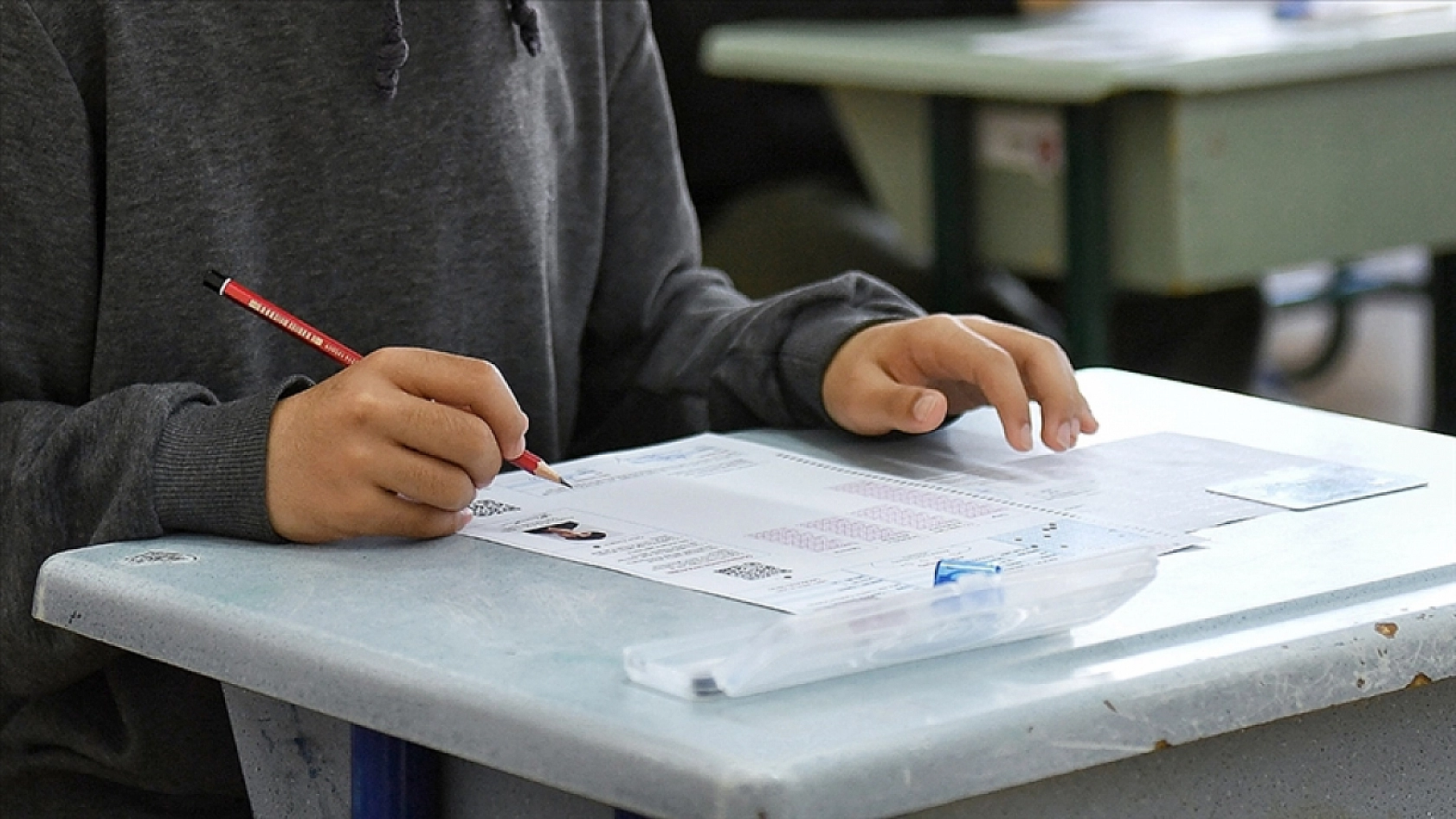 12 Haziran'da okullar tatil edildi