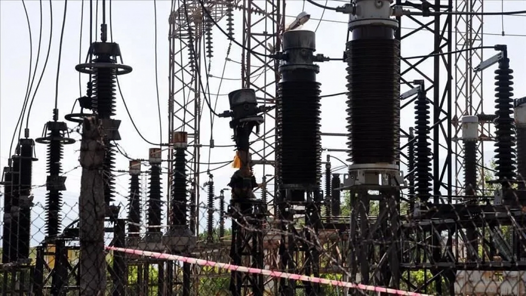 Cebinizi yakabilir! Elektriğin en pahalı olduğu saat açıklandı
