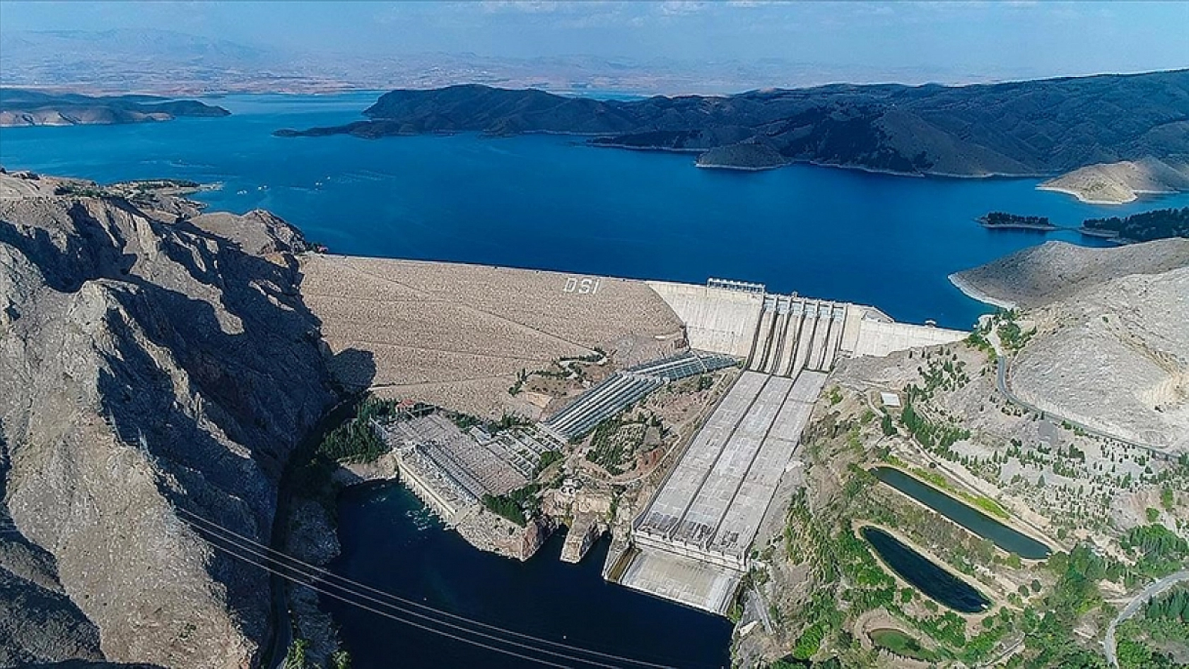 Elektrik Üretiminde Kilit Rol Oynuyor: Yarım Asırlık Barajdan Besleniyor… Fırat Nehri'nin Kalbi Malatya'da Atıyor