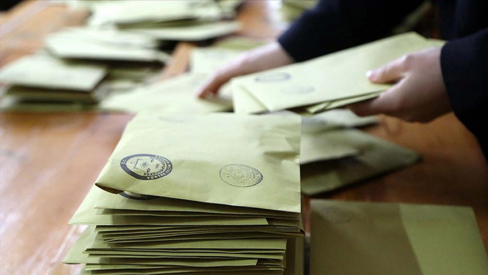 Seçim anketi tartışmayı alevlendirdi: Birinci parti kim?
