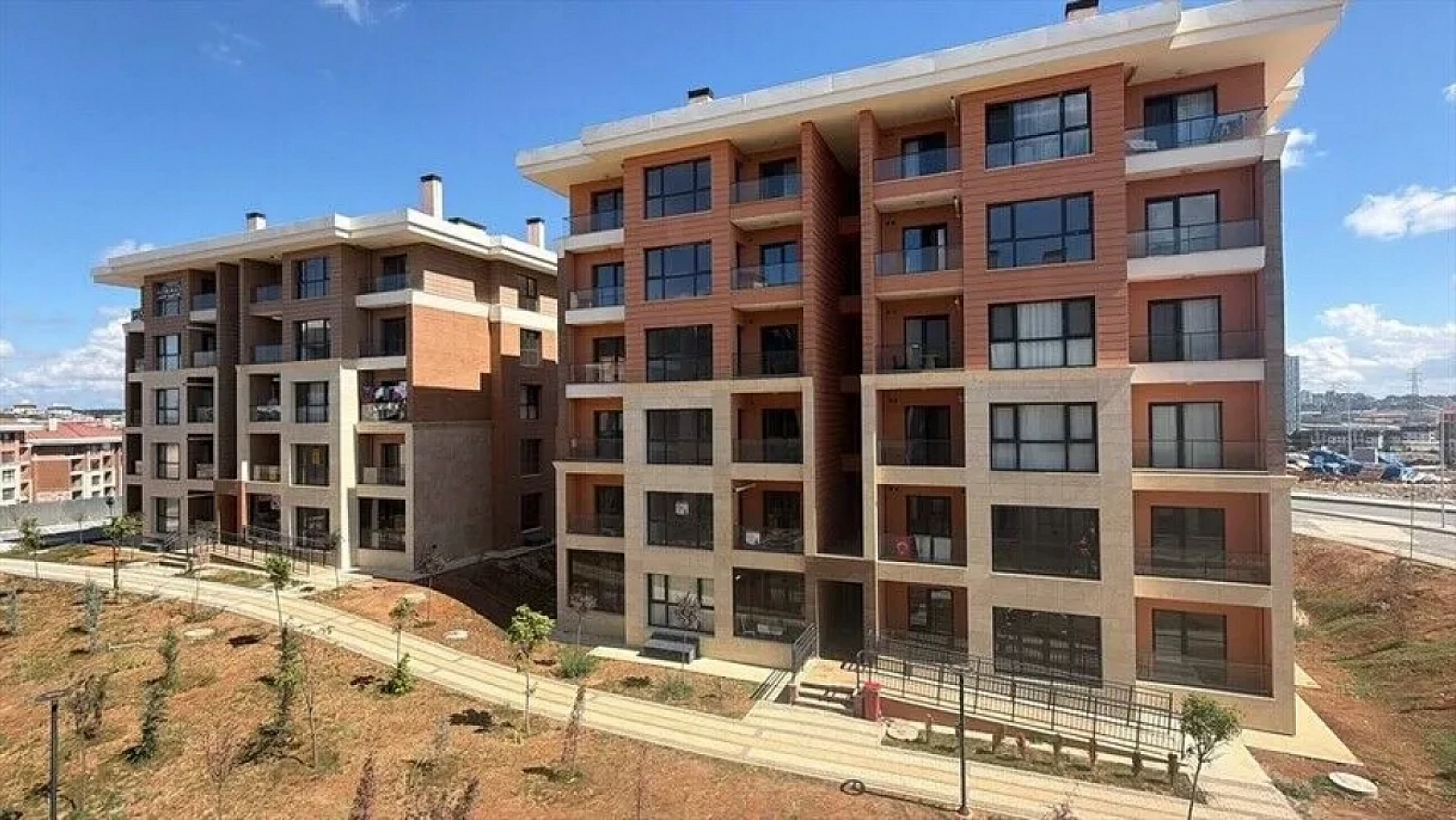 Malatya'da beklenen konut teslimi yapılıyor: 985 hak sahibi anahtarlarına kavuştu