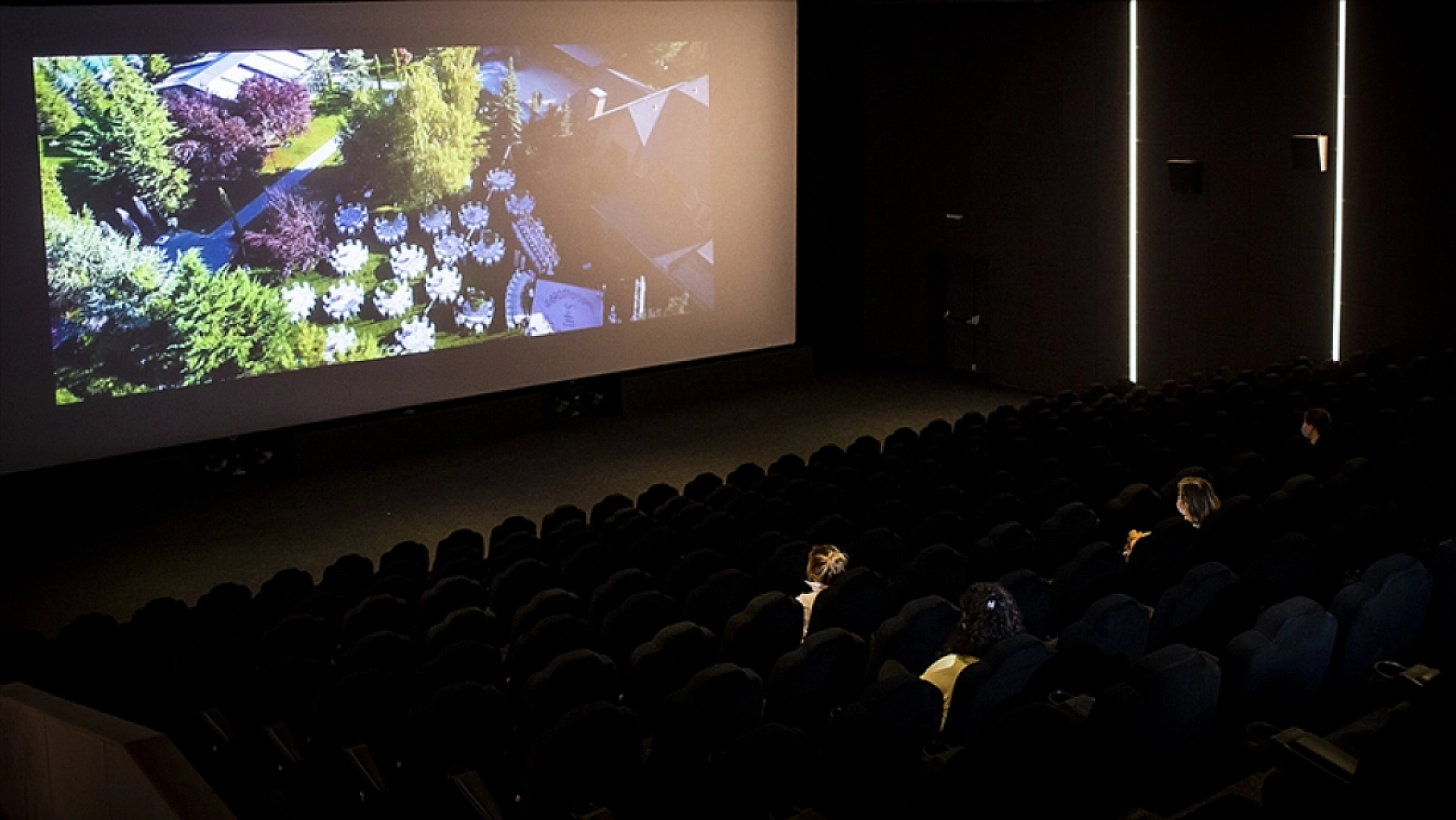 Malatya'da ilginç terslik: Seyirci arttı, salon azaldı