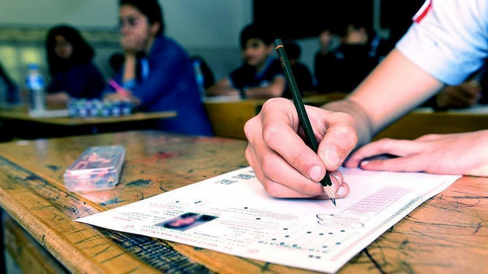 Milyonlarca öğrencinin beklediği an geldi: YKS soru ve cevapları yayımlandı