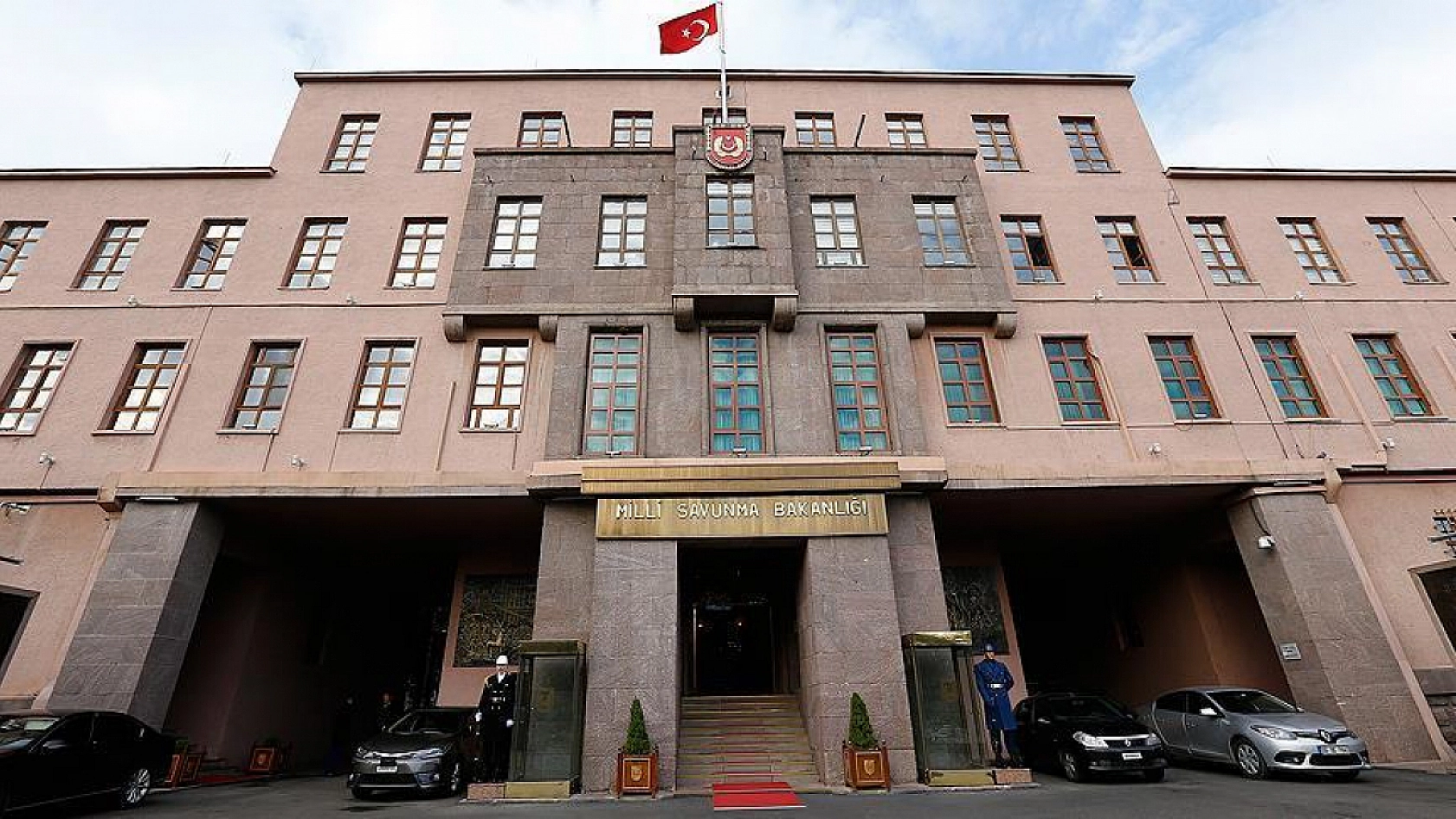 Milli Savunma Bakanlığı 40 uzman yardımcısı alımı yapacak: Başvurular başladı!