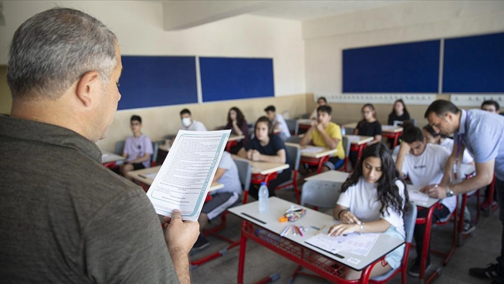 12 Haziran'da okullar tatil edildi