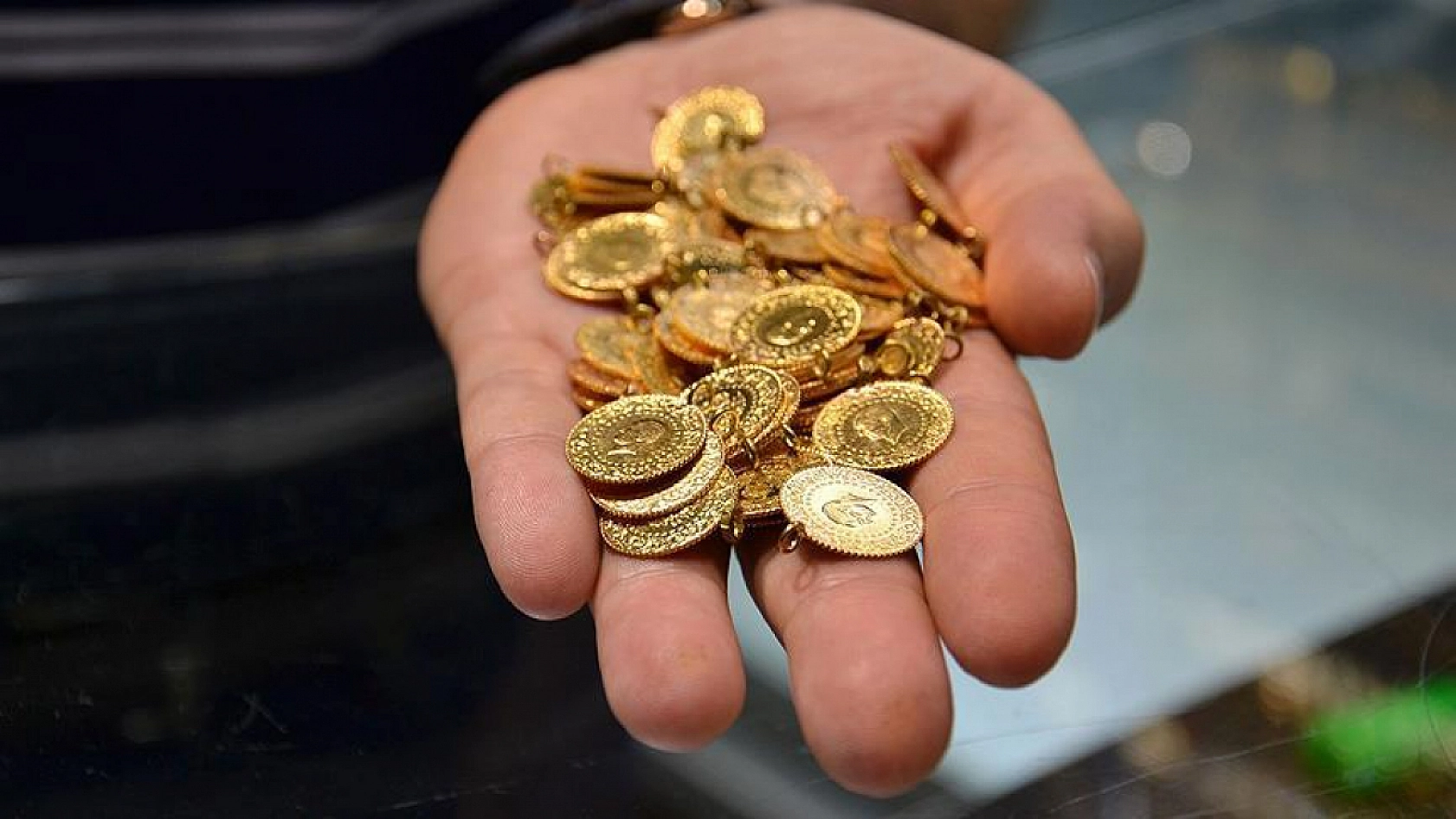 Peş peşe rekorlar sonrası altın fiyatları için çıldırtan rakam! Gram altın 5 bin 103 TL'ye ulaştı