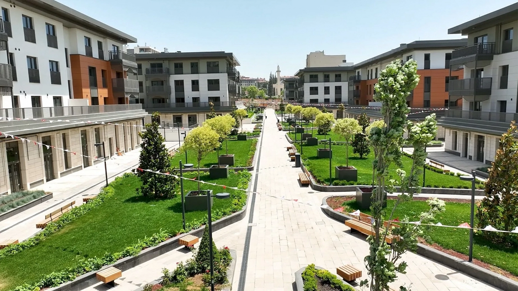 Bakan Kurum Rakamları Paylaştı: 350 Bininci Afet Konutu Hangi İlde Kaç Konut Teslim Edilecek?