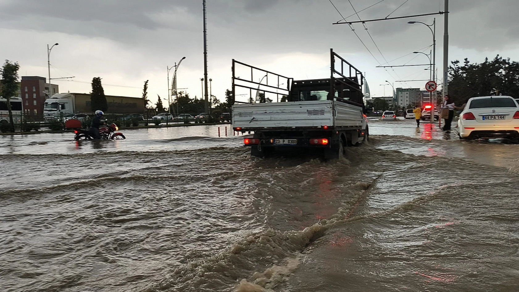 Malatya göle döndü, Büyükşehir 'kontrol altında'...!