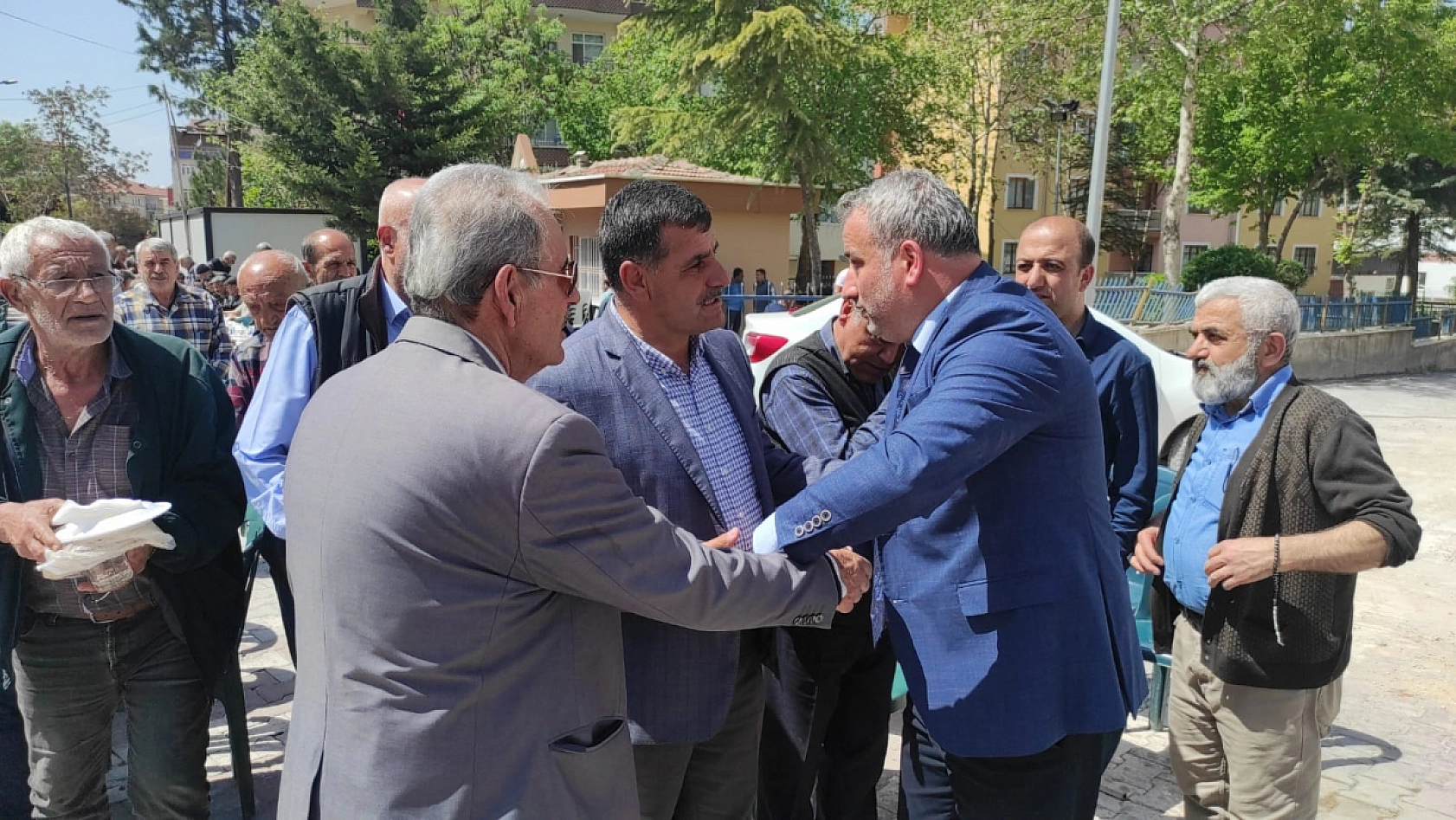 Yeni Muhtar, mahallelinin gönlünü fethetti..!