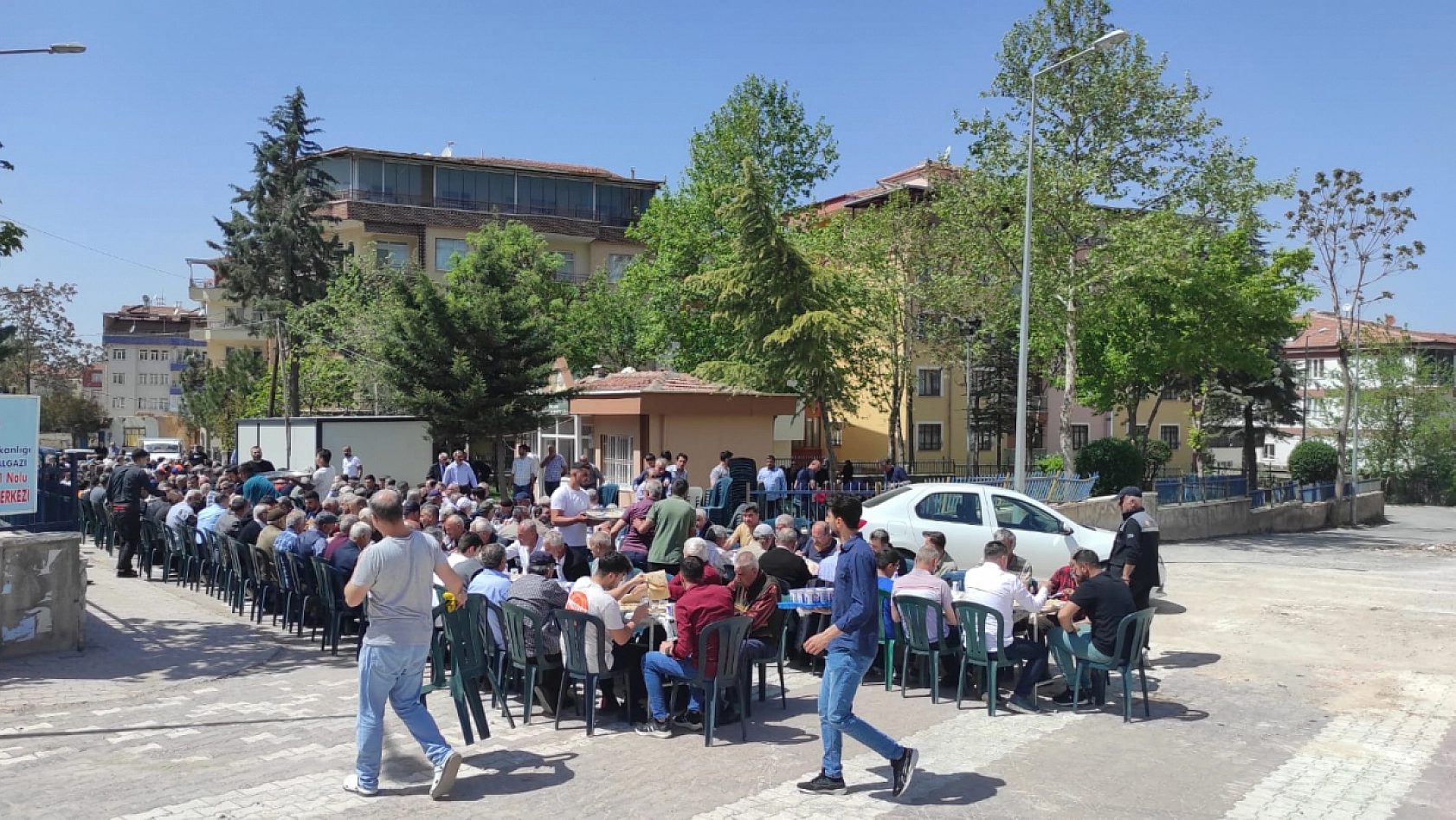 Yeni Muhtar, mahallelinin gönlünü fethetti..!
