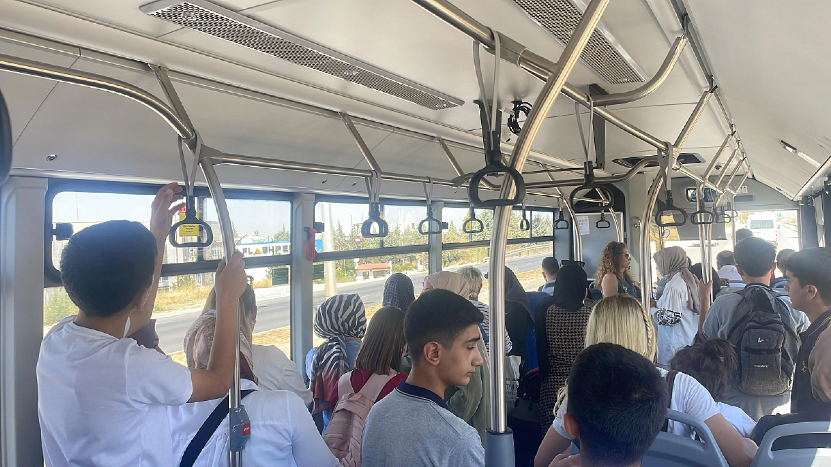 Malatya'da TOKİ Konutlarında Sorunlara Bir Yenisi Daha Eklendi..! Veliler Servislerin Peşinde Koşuyor!!