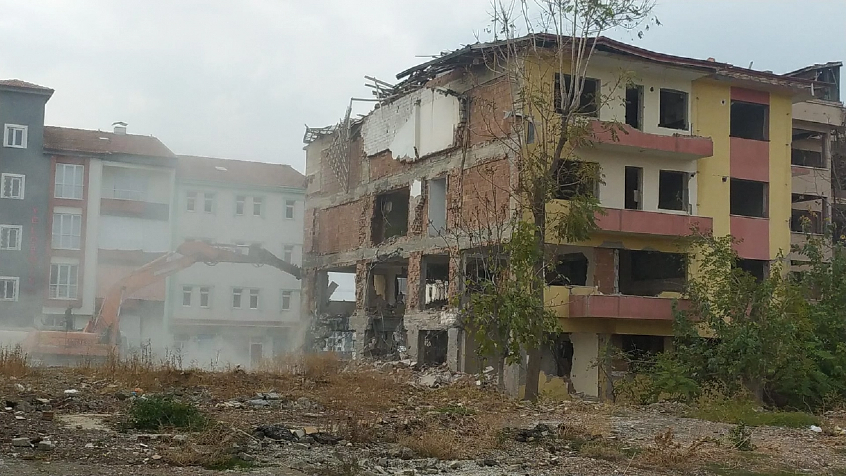 Malatya'da O Mahallede Değişim Başlıyor! İlk Yıkım Tamamlandı...