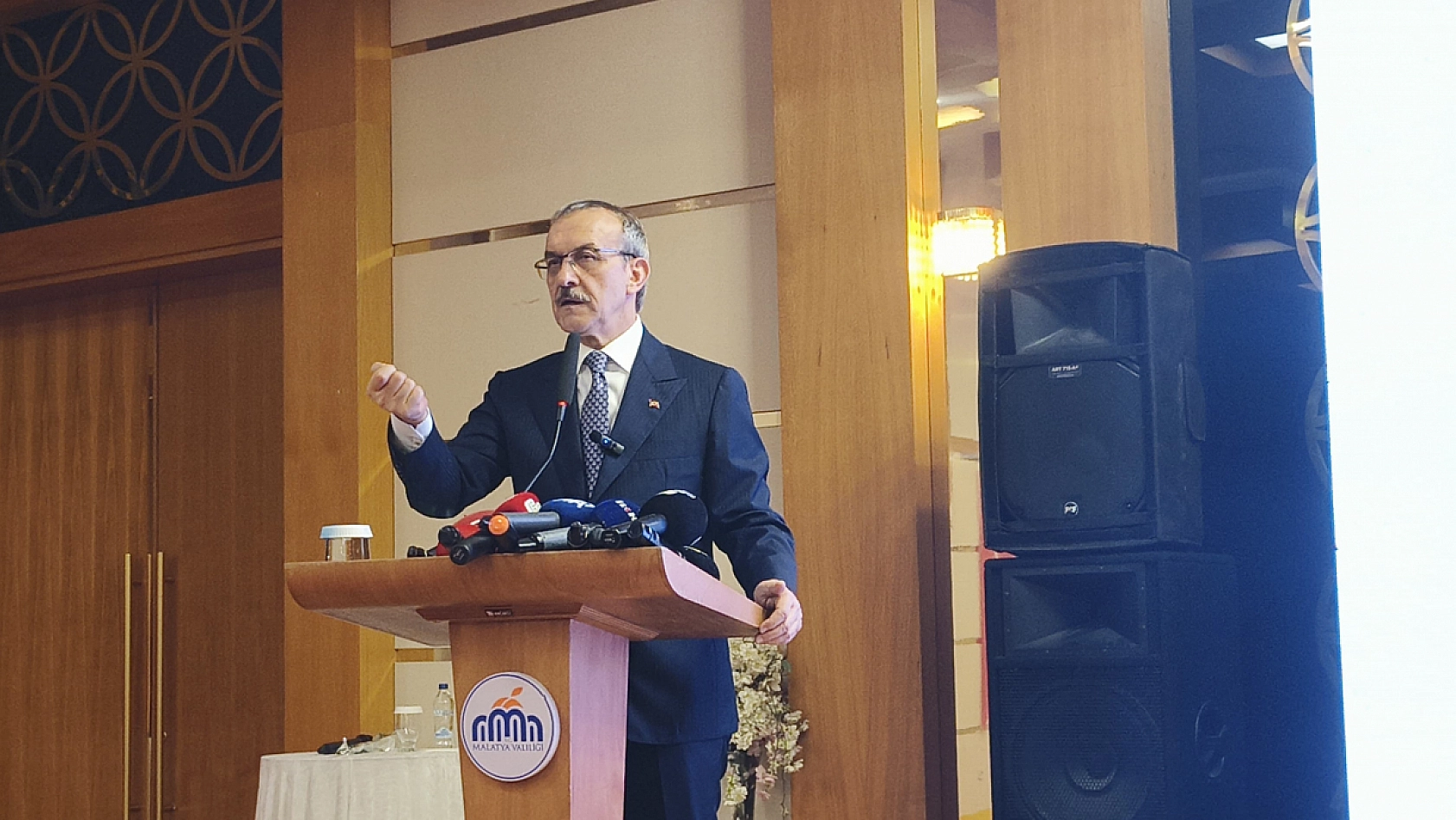 Vali'den Müdürlere Ayar: Sorunları Malatya'da Çözün!