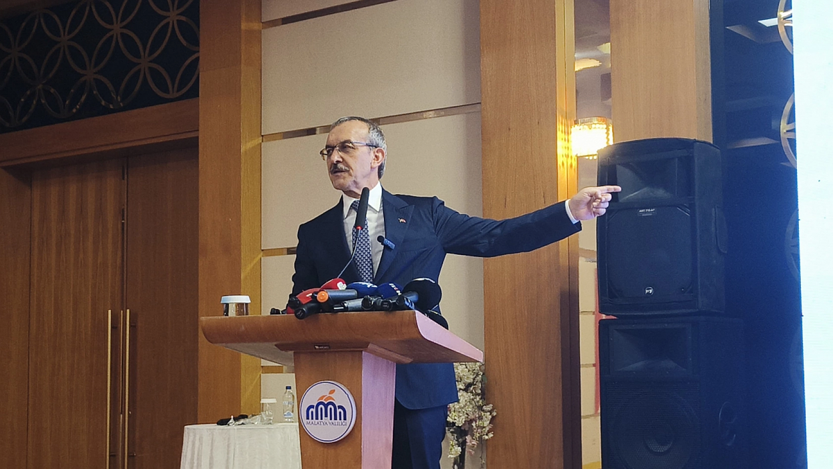 Vali'den Müdürlere Ayar: Sorunları Malatya'da Çözün!