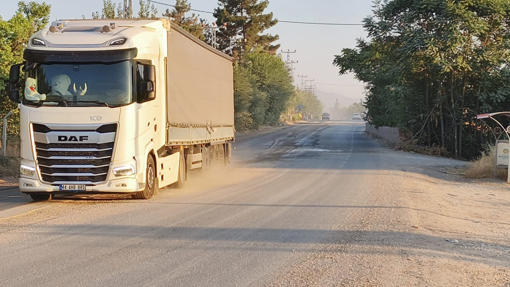MASKİ söktü, belediye asfaltlamayı unuttu: Mahalleli tozla savaşıyor