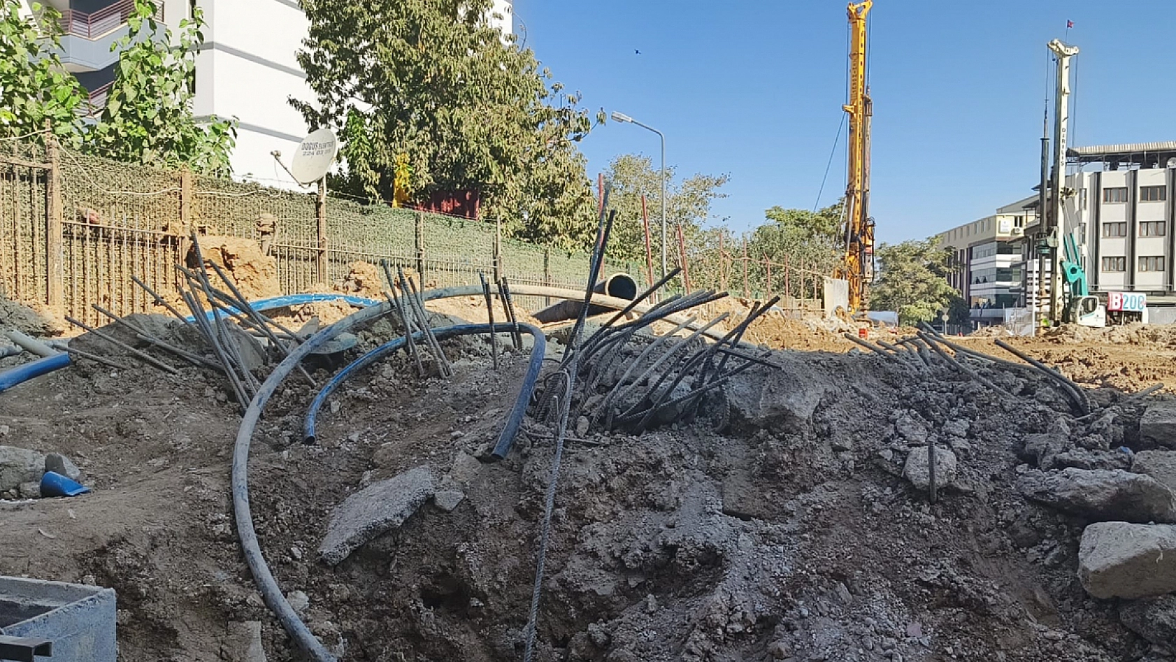 Malatya'da esnaf ortada kaldı || Et Var, Balık Var… Yol Yok!