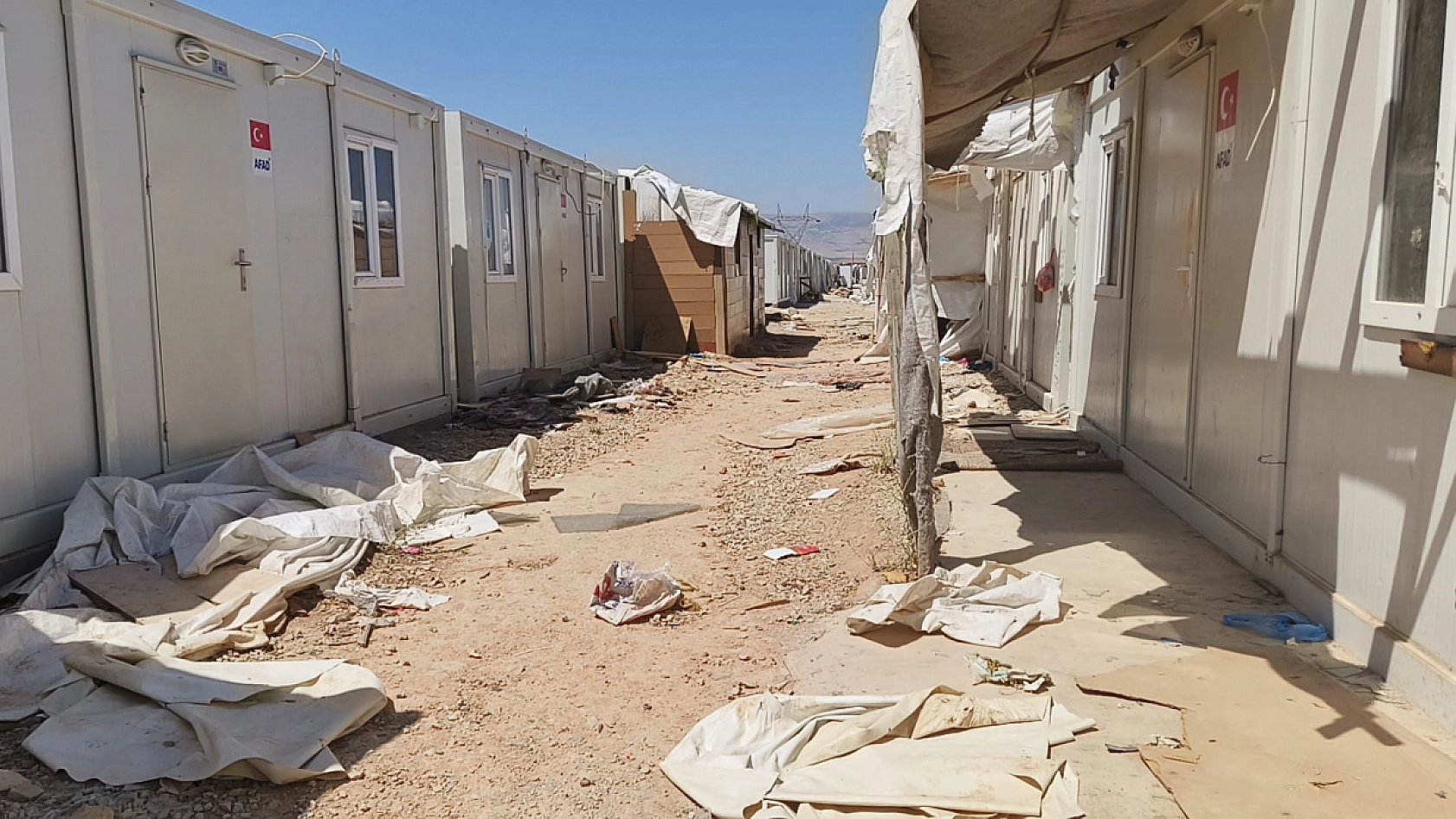 Malatya'da, Çevre Felaketine Dönüştü!!! Çöpler, Kırık Kapılar ve Tahrip Edilen Konteynerler…