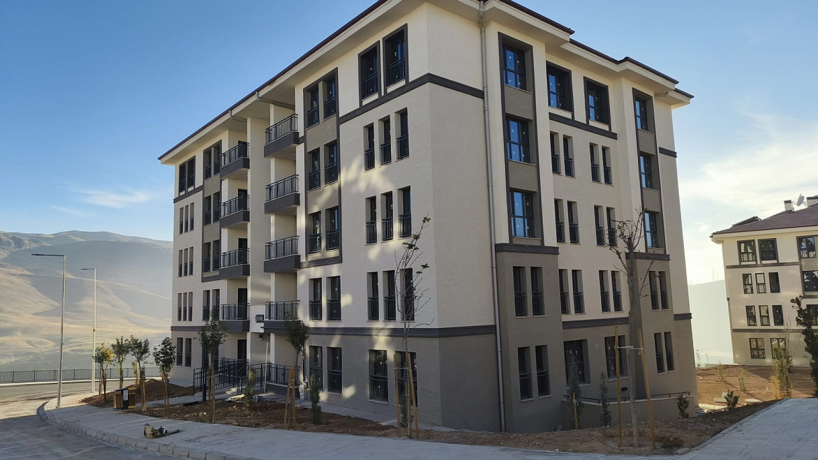 Rezerv alanlarda konut teslimatı neden gecikti? Vali Yavuz sebebi açıkladı