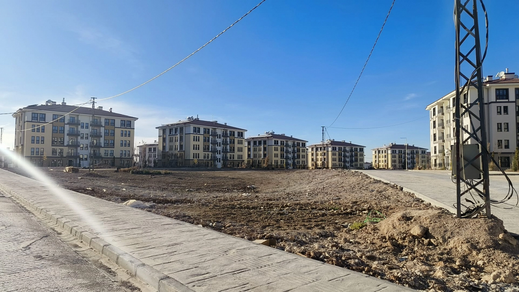 Rezerv alanlarda konut teslimatı neden gecikti? Vali Yavuz sebebi açıkladı