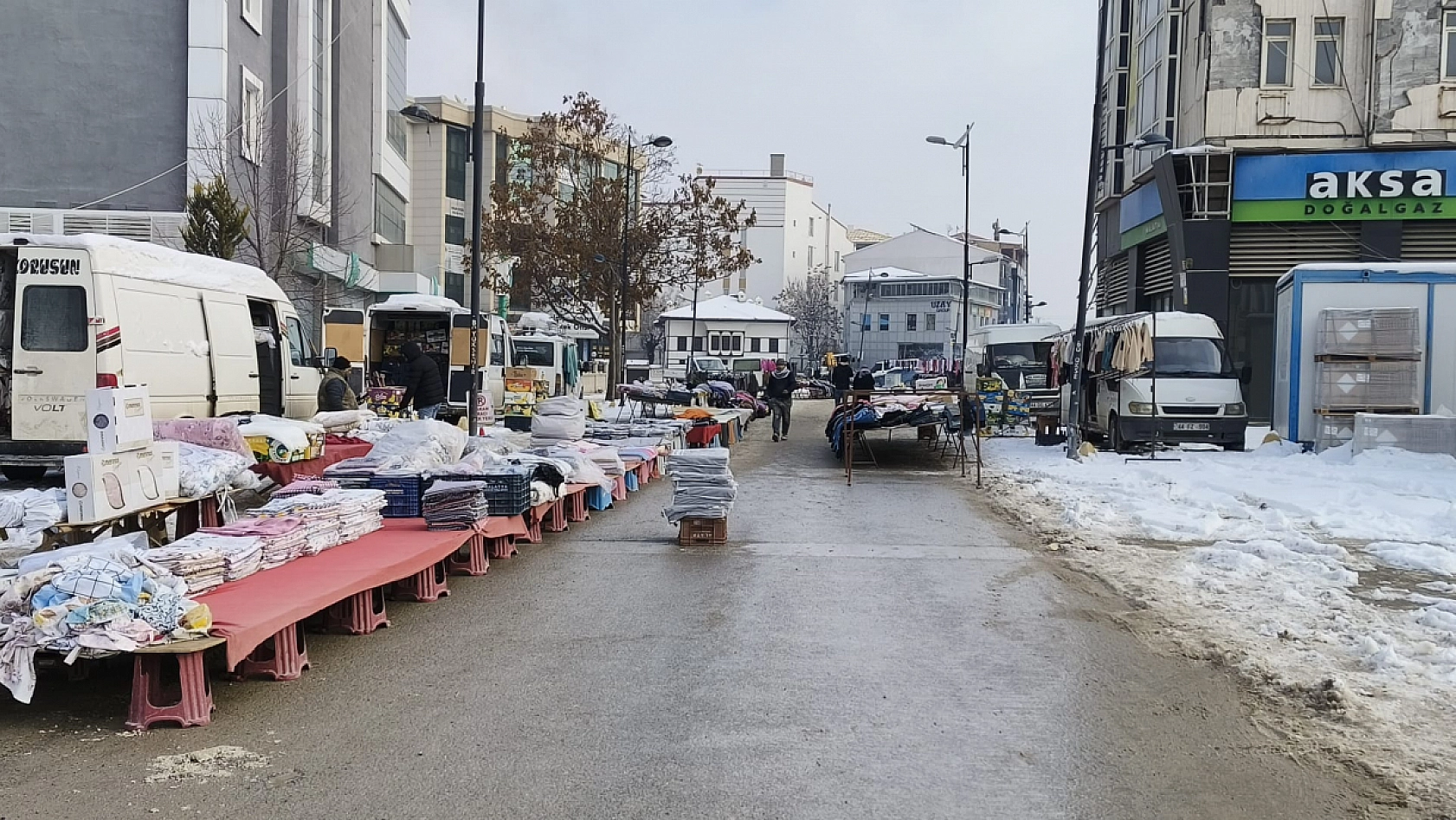 Pazar tezgahlarındaki fiyatlar dondu! 'Pazara giden eli boş dönüyor'