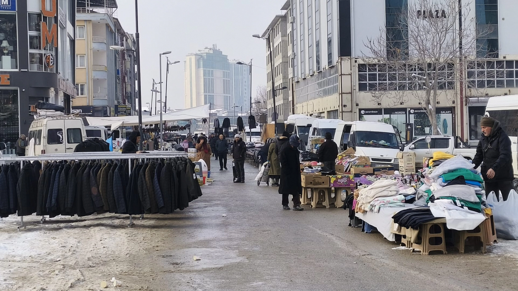 Pazar tezgahlarındaki fiyatlar dondu! 'Pazara giden eli boş dönüyor'