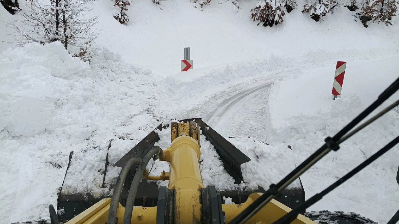 Malatya kar altında! 457 mahalle ile bağlantı kesildi!