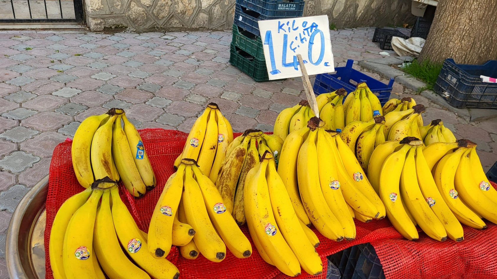 Geçen hafta yanına yaklaşılmıyordu: Pazardaki fiyatı 200 liradan 40 liraya düştü!