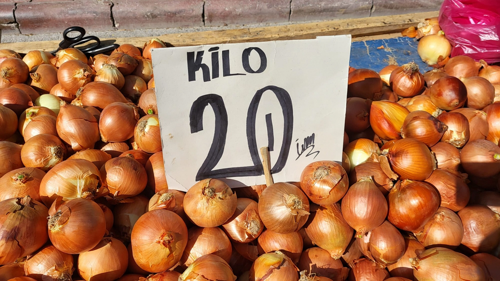 Geçen hafta yanına yaklaşılmıyordu: Pazardaki fiyatı 200 liradan 40 liraya düştü!