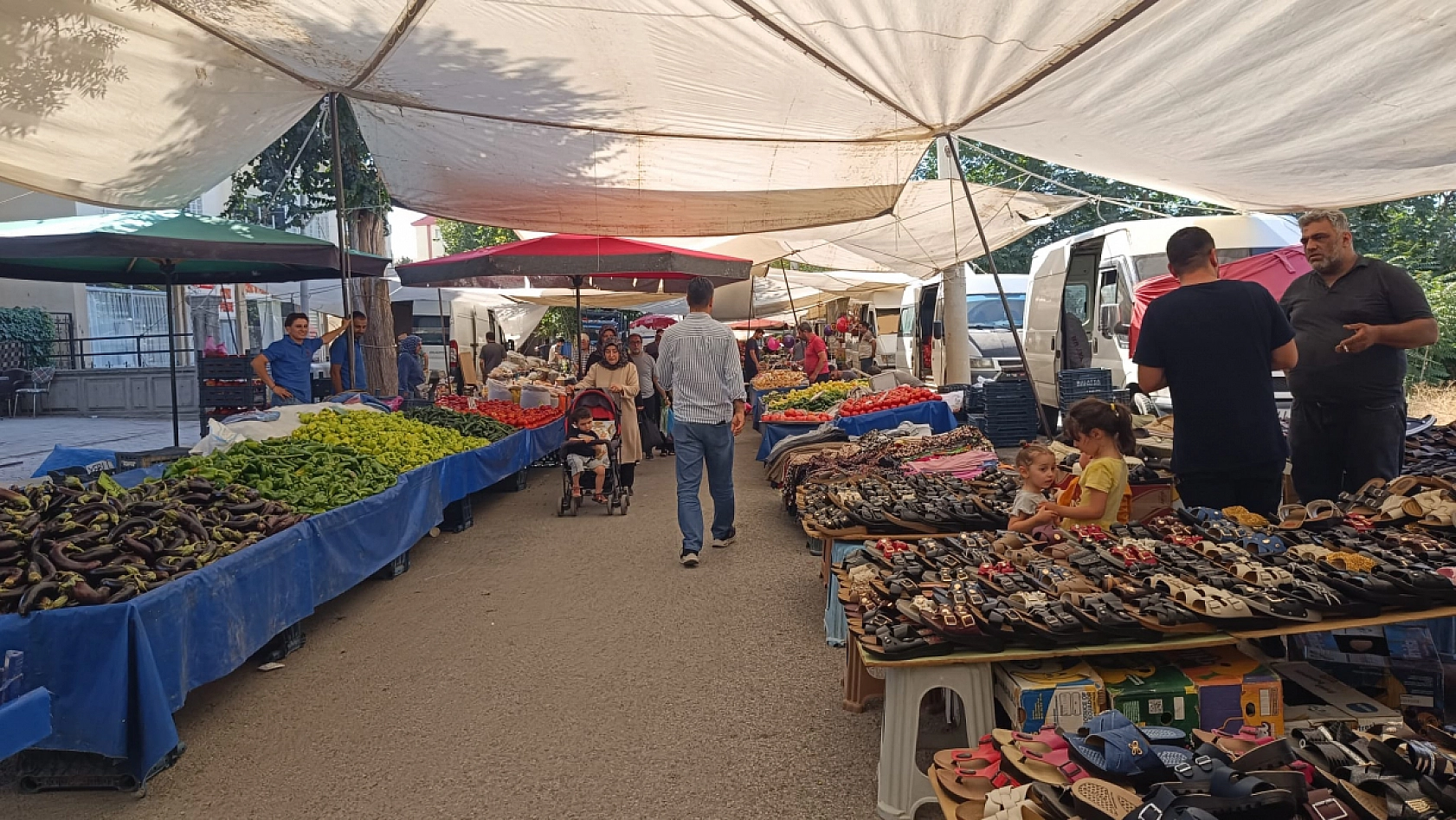 Tezgahlarda etiketler güncellendi ama pazarlar boş kaldı! Malatyalılar akşamüstünü bekliyor