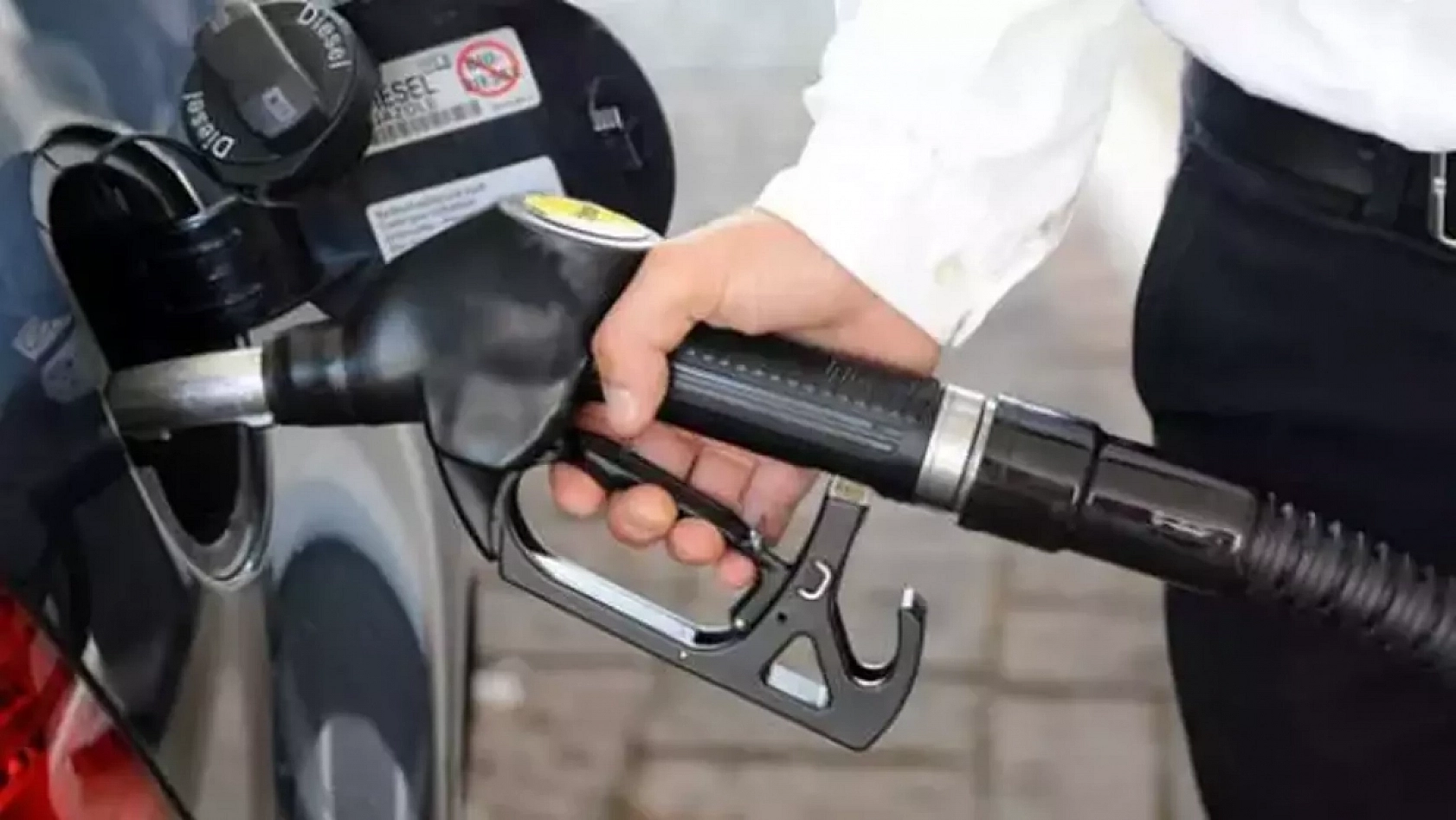 Benzine Bu Gece Yarısı Zam Geliyor: Peki, Malatya'da İlçe İlçe Fiyatlar Nasıl Olacak?