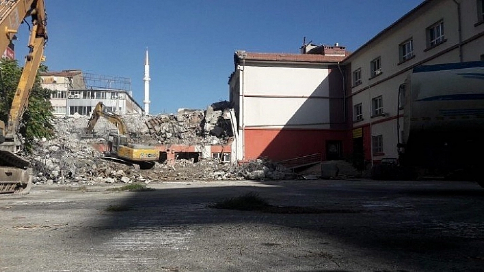 81 Yıllık Tarihi Lise Malatya'da Resmen Maziye Karışıyor… Anılar Sadece Fotoğraflarda Kalacak..!