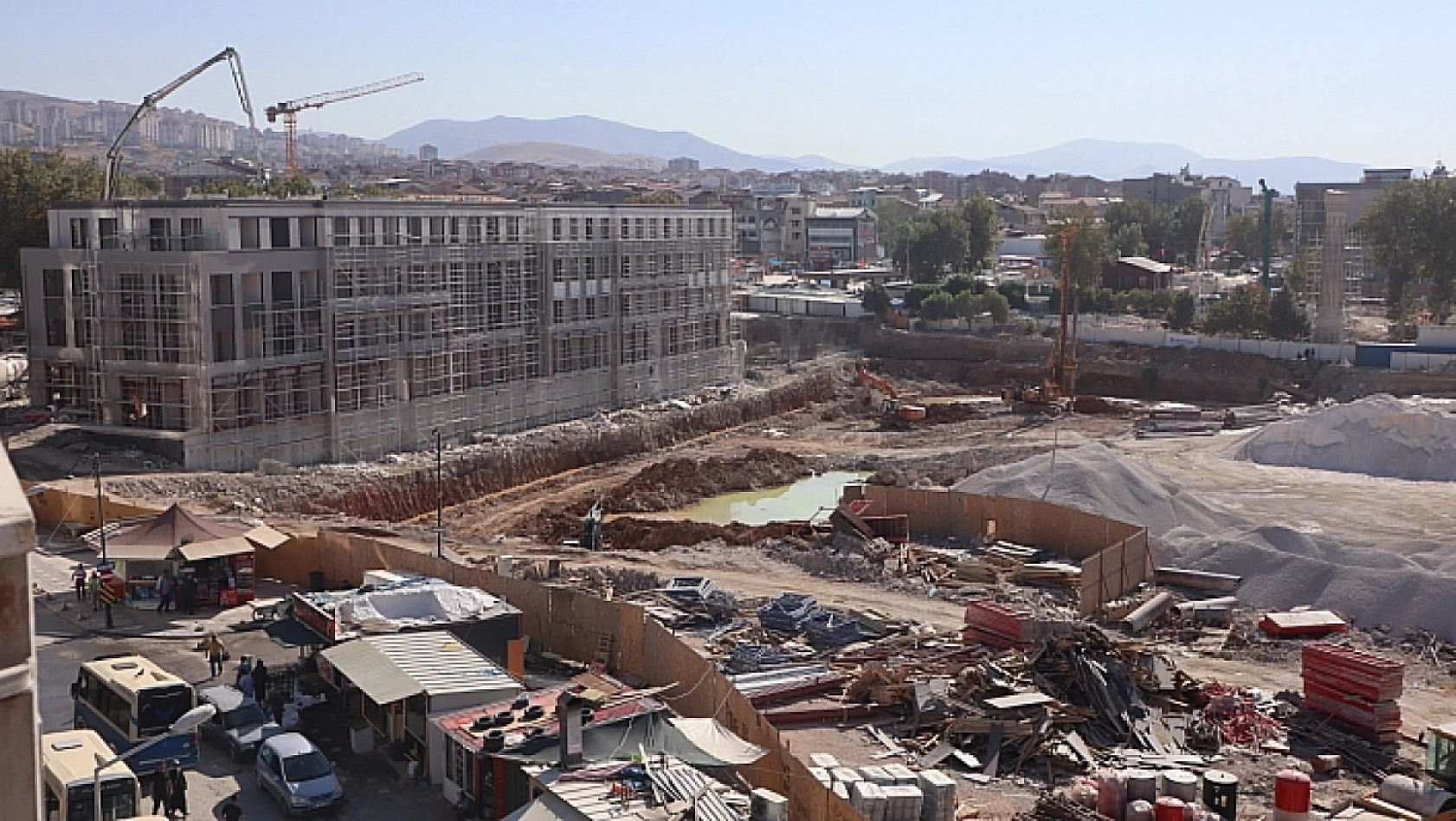 Malatya Çarşı Merkezi'nde Gecikme Nedeni Meğer Alt Yapı Üst Yapı Değilmiş! Bakın Neymiş....
