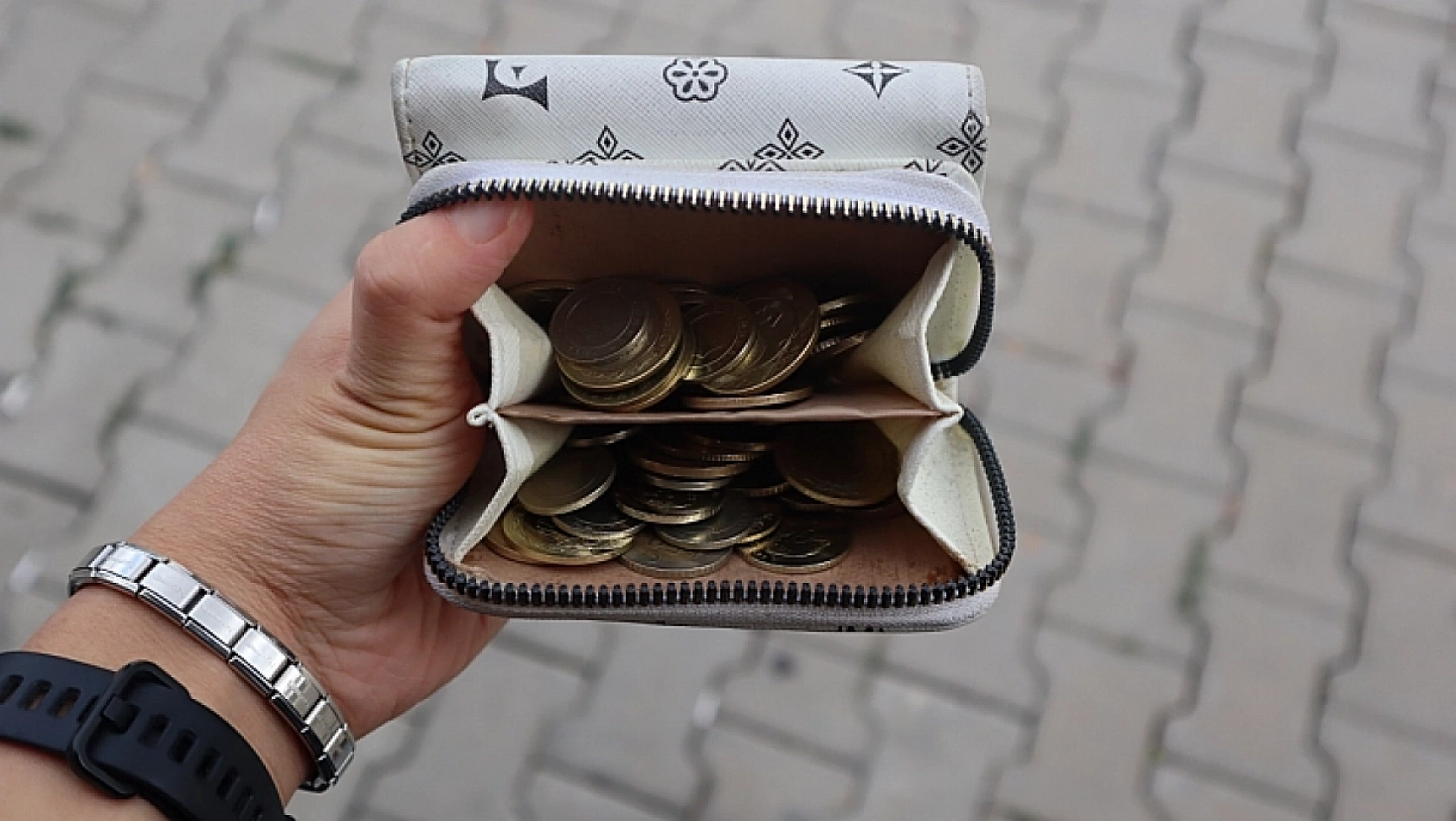 Malatyalı Koleksiyonerlerin Yeni Gözdesi: 5 TL'lik Madeni Para 23 Bin Liraya Kadar Alıcı Buluyor