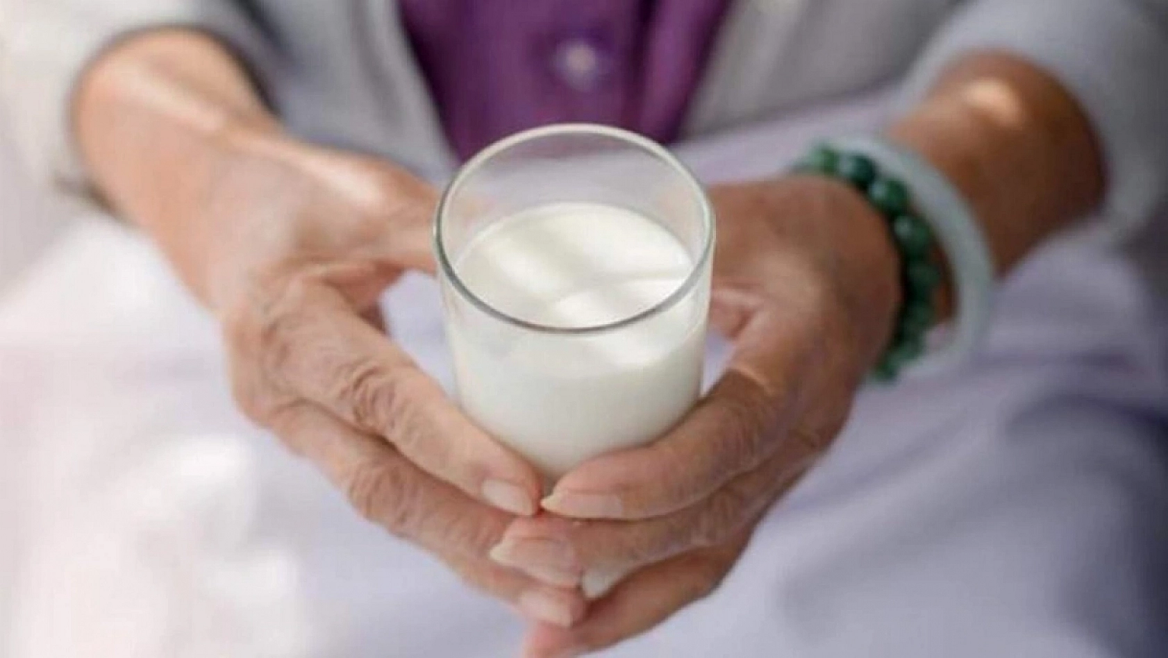 Zincir Market Raflarında Skandal: Süt Yerine Su İçirdiler!