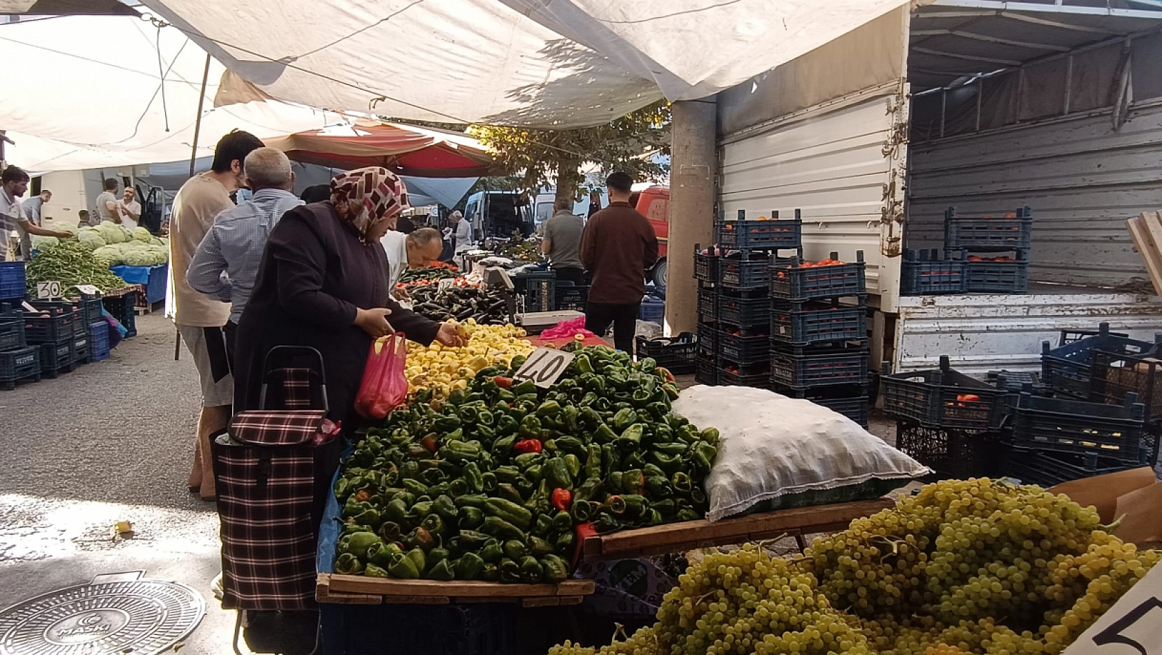 Malatya'da salça ve kurutmalık telaşı: Vatandaşın tercihi yine semt pazarları oldu