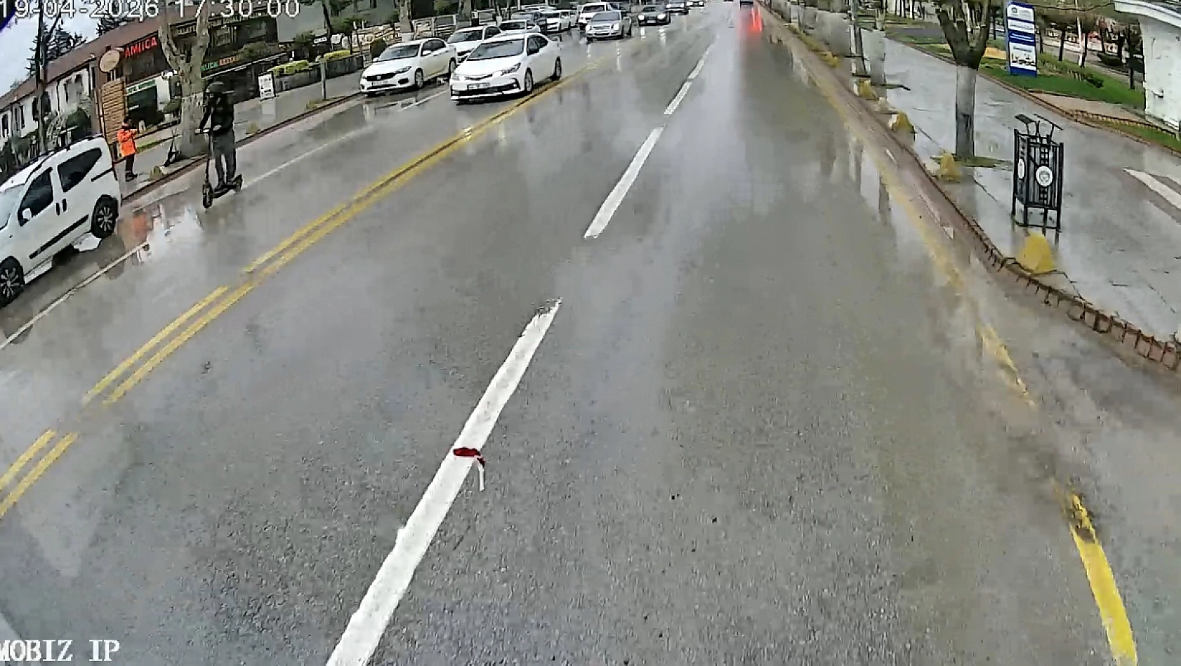 Malatya'da şoförden duygulandıran hareket: Bayrak için trafiği durdurdu!