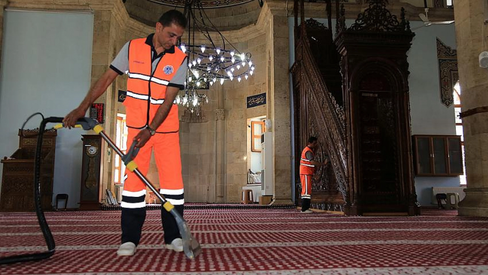 Battalgazi camileri temizliyor