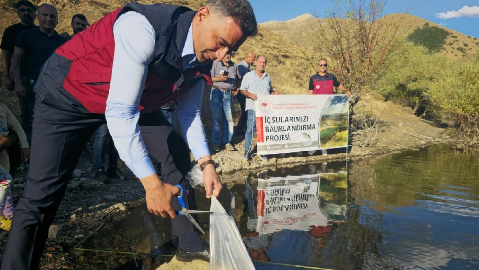 1 Milyon 670 Bin Yavru Sazan Suya Bırakıldı