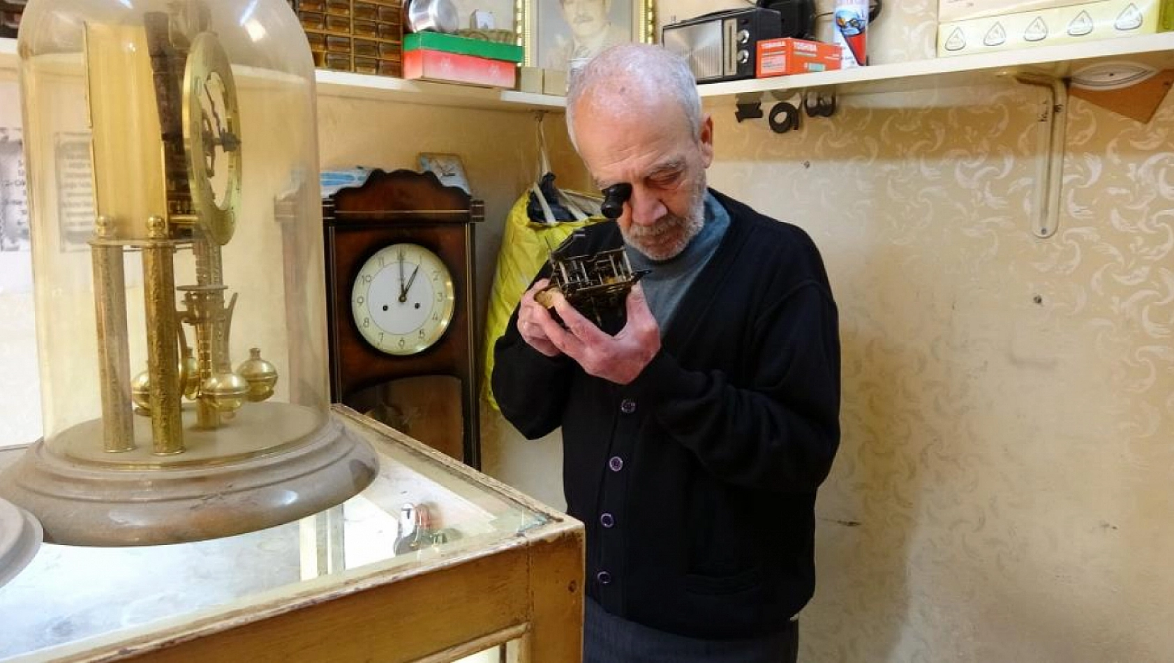 54 yıldır zamana ince ayar veren saat ustası