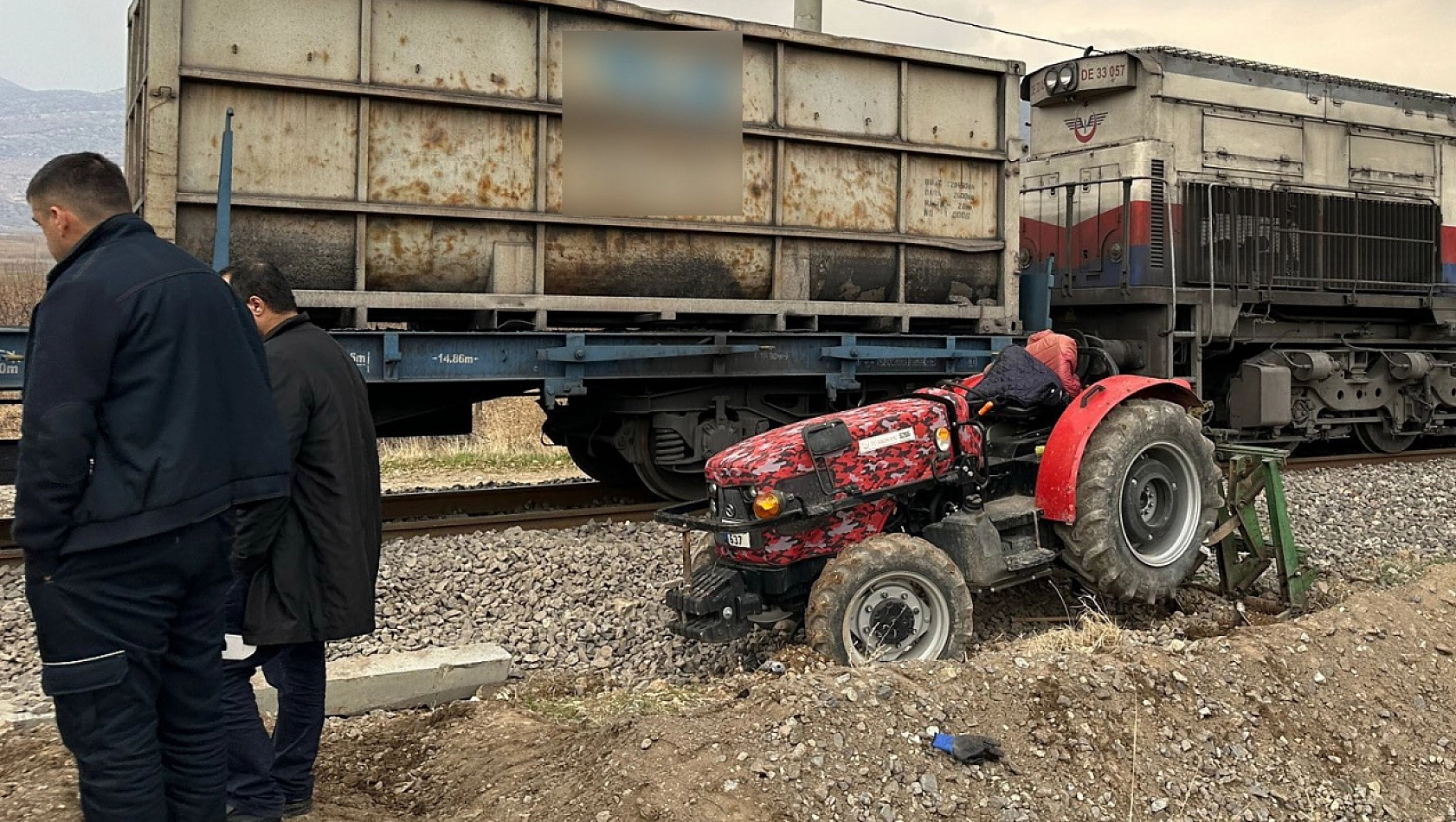 Adıyaman'dan Malatya'ya gelen yük treniyle çarpıştı!!