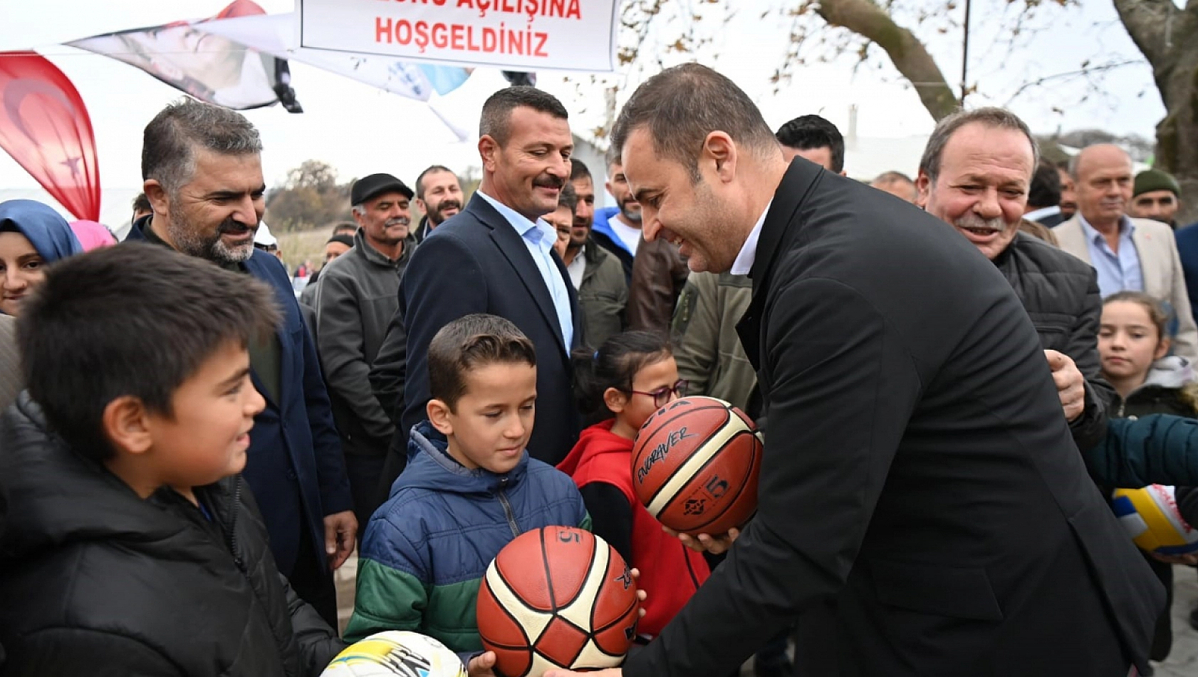 Altıeylül'de Kılcılar Köy Konağı Açıldı