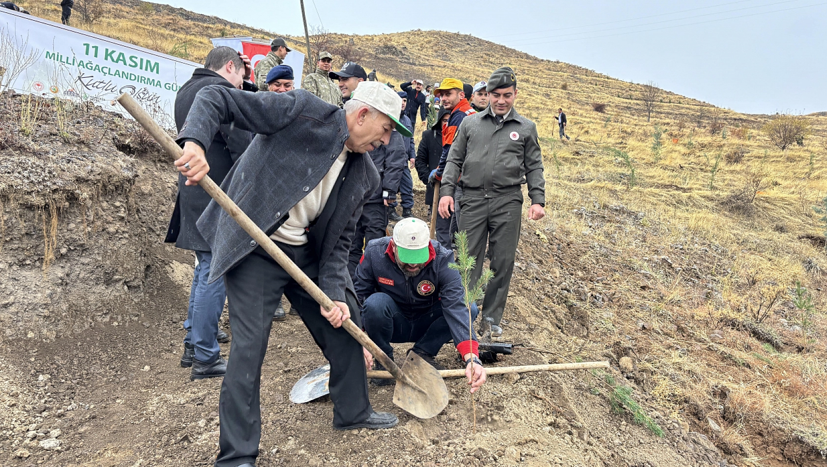 Arapgir'de fidanlar toprakla buluştu