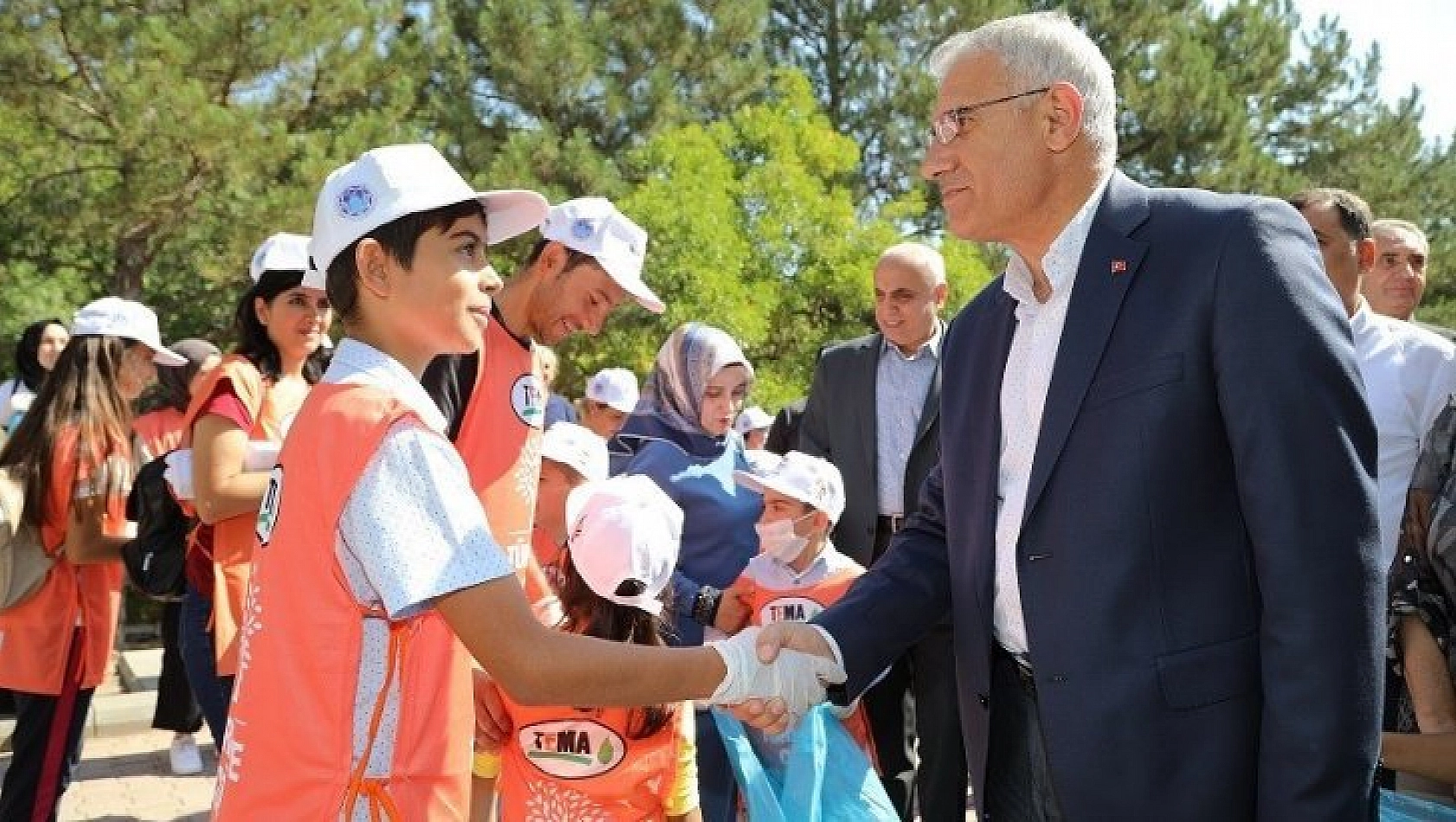 Battalgazi'de 169 ülke ile birlikte aynı zamanda çevre temizliği yapıldı